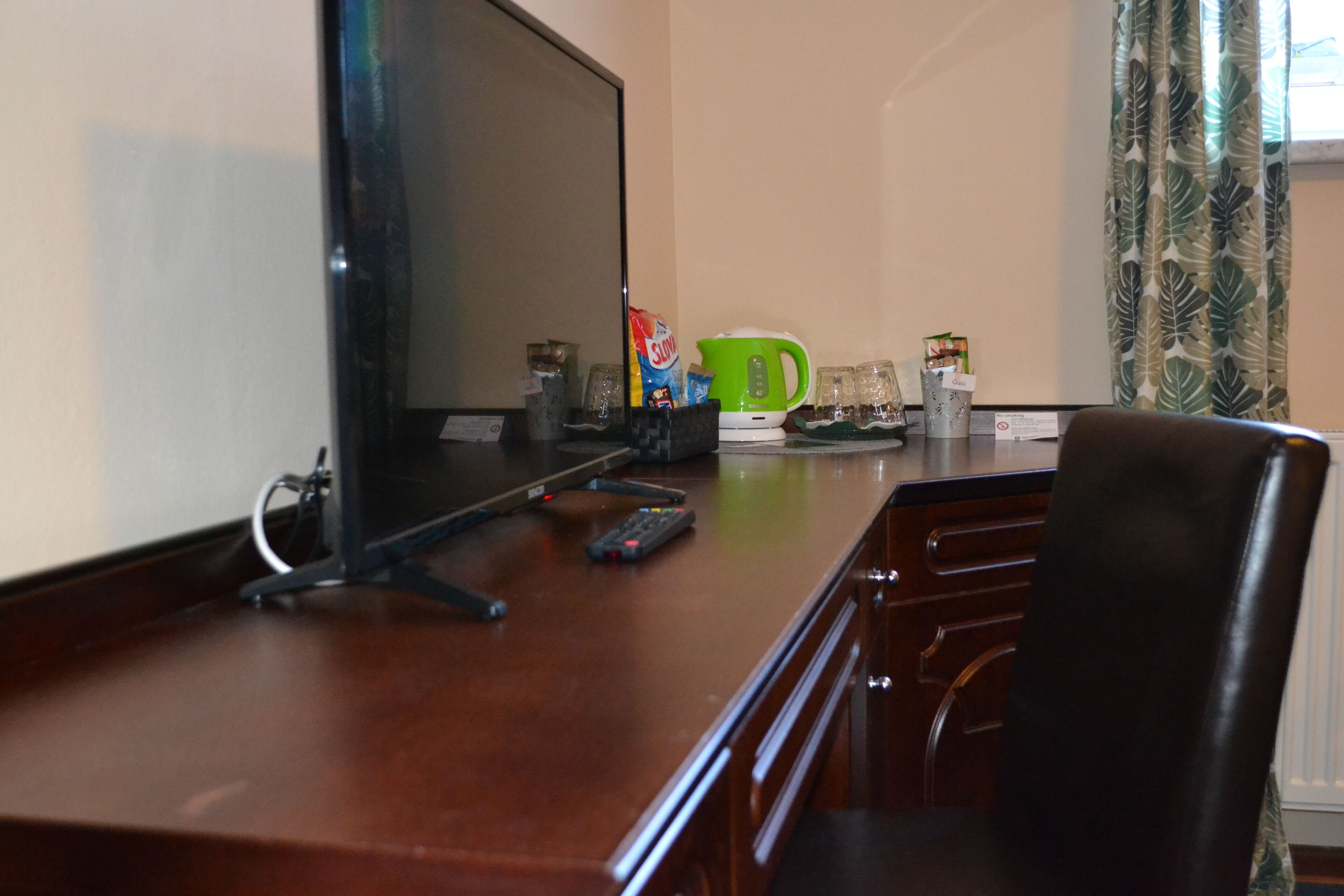 standard double room (plus) | hypo-allergenic bedding, minibar, in-room safe, desk