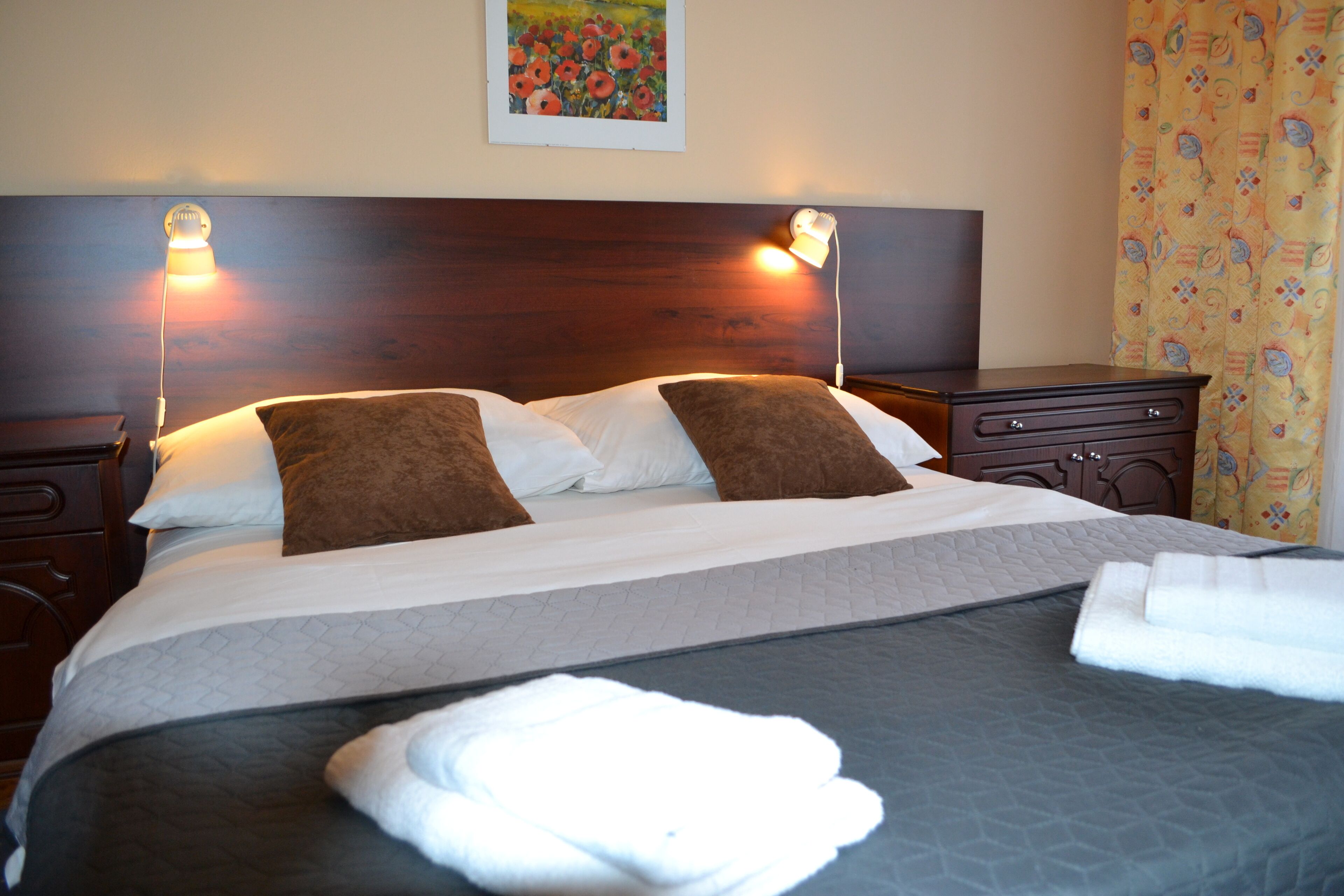 family suite, mountain view | hypo-allergenic bedding, minibar, in-room safe, desk