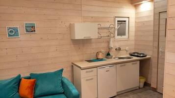 Cottage, 2 Bedrooms | Iron/ironing board, free WiFi