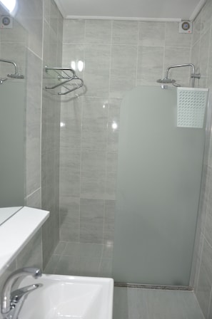 Apartment, Garden View | Bathroom | Shower, hair dryer, towels - KAĞAN PANSİYON (Ula)