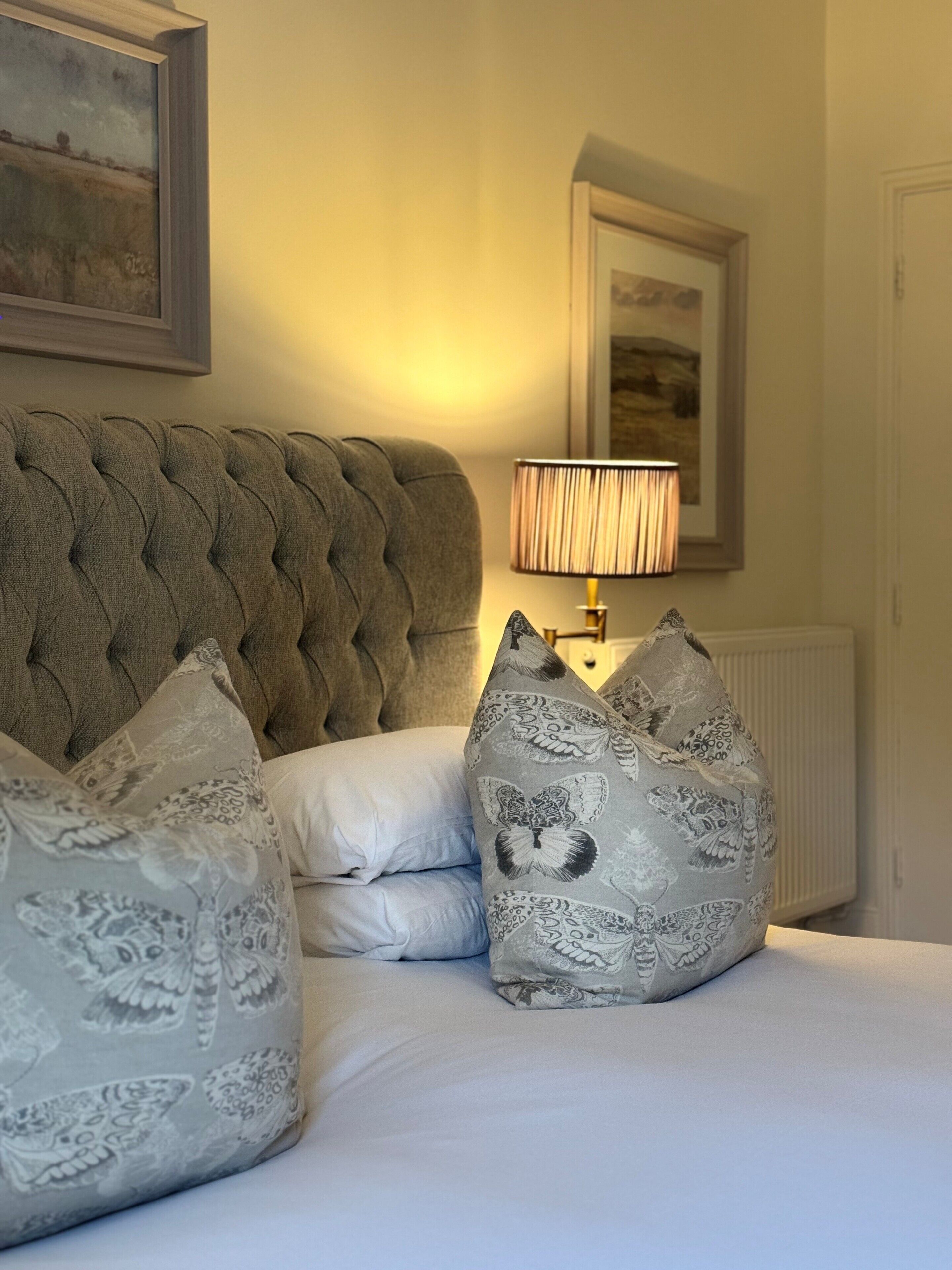 Classic Double Room, 1 King Bed | Iron/ironing board, cots/infant beds, free WiFi, bed sheets