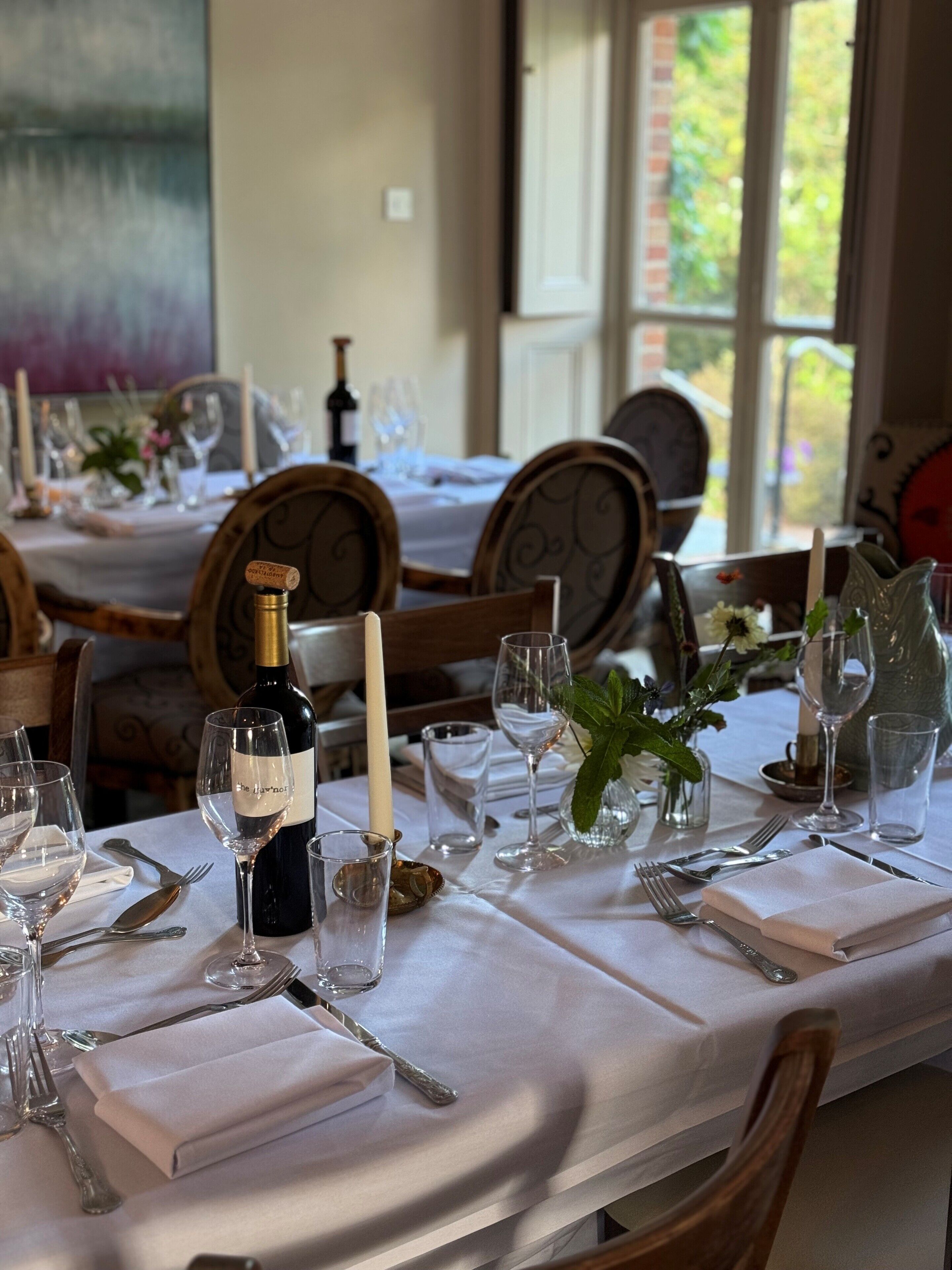 Breakfast, lunch, dinner served; garden views 