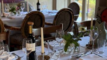 Breakfast, lunch, dinner served; garden views