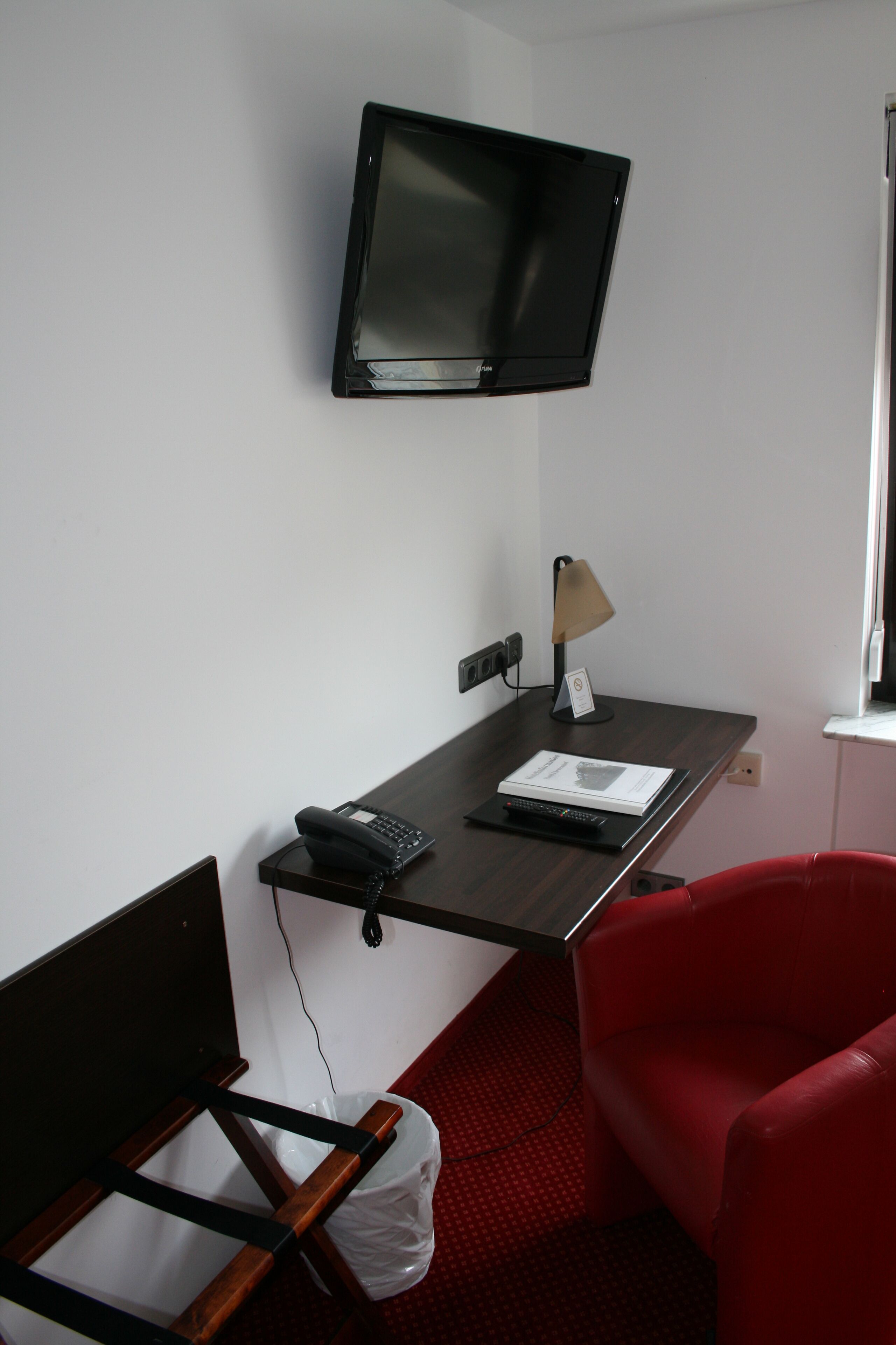 basic single room | television