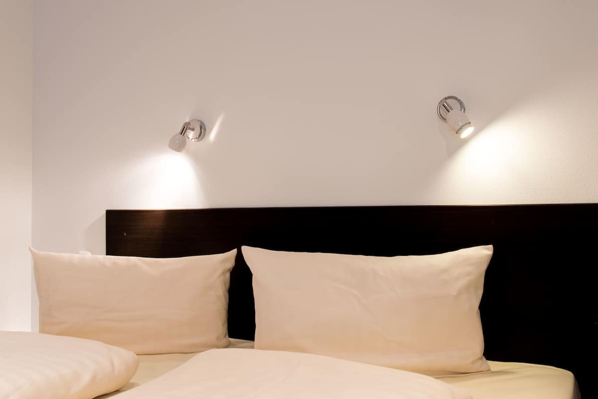 Premium bedding, in-room safe, desk, free WiFi