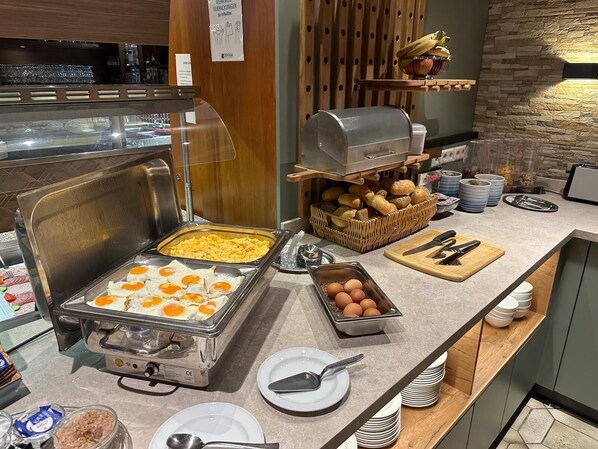 Desayuno buffet todos los días (EUR 14.50 por persona) 