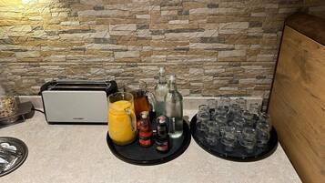 Tägliches Frühstücksbuffet (14.50 EUR pro Person)