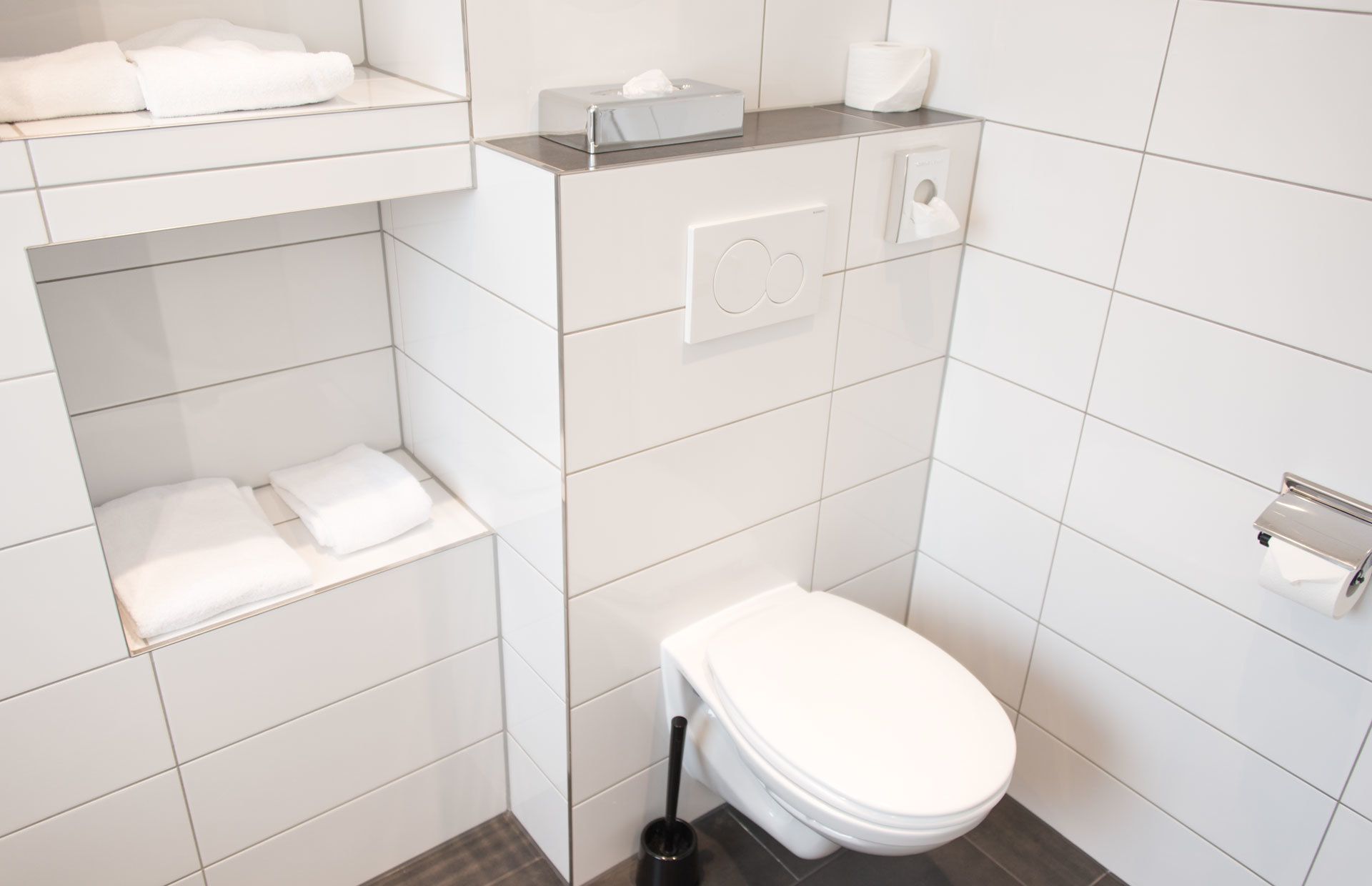 basic double room | bathroom | shower, free toiletries, hair dryer, towels