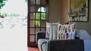 Interior entrance - Hibon Lodge (Magaliesberg)