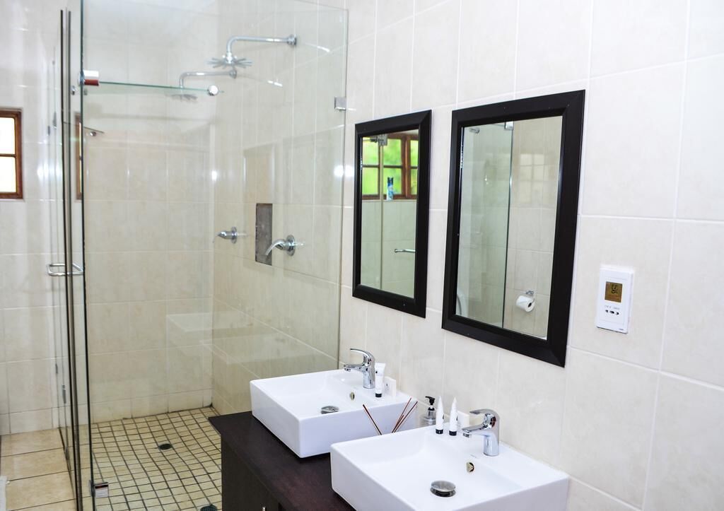 Double Room | Bathroom shower