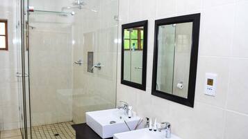 Double Room | Bathroom shower
