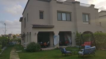 Villa, 4 Bedrooms | WiFi