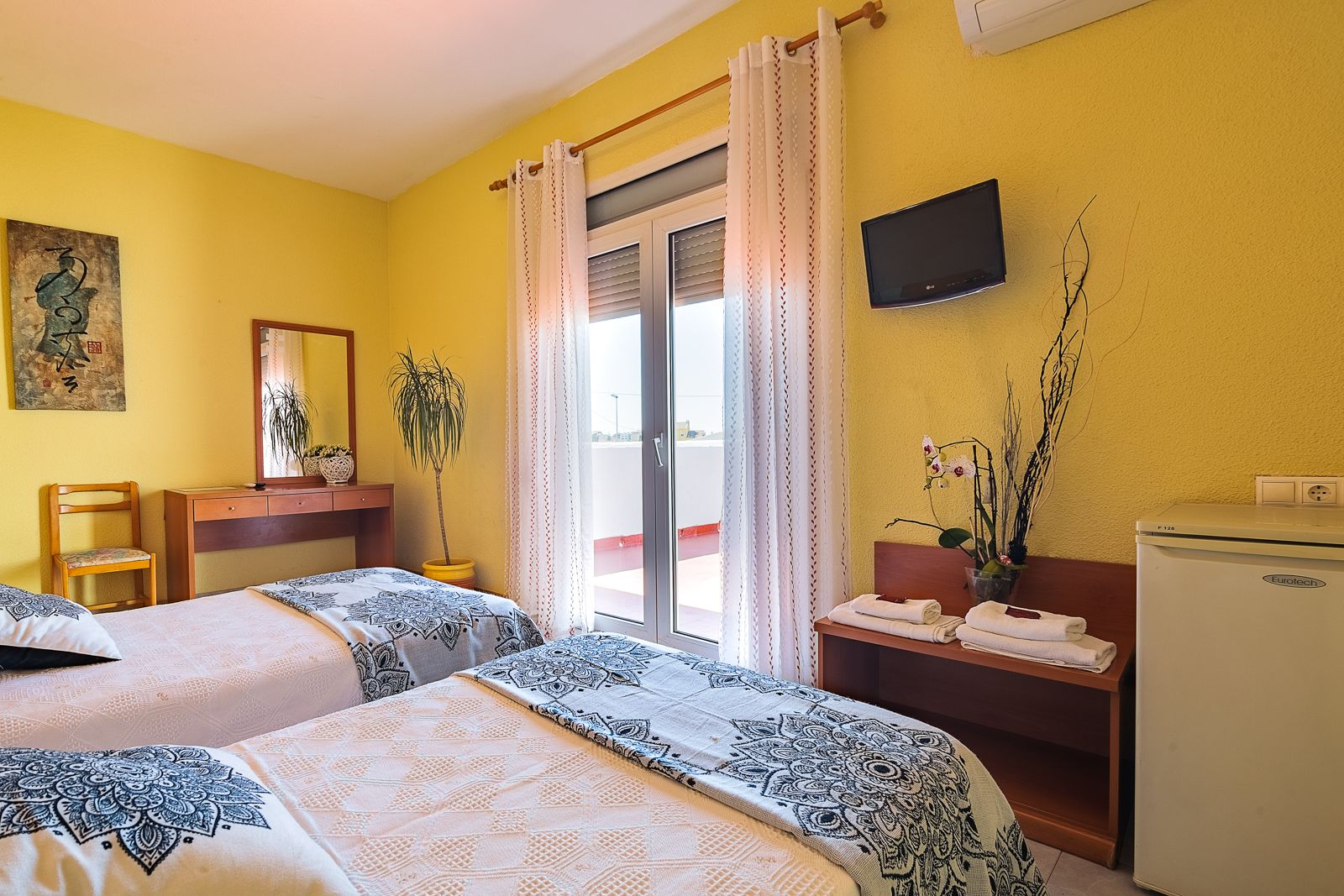 double room | memory-foam beds, in-room safe, desk, soundproofing