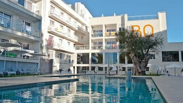 Piscine couverte, piscine extérieure