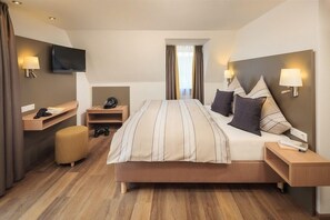 Double Room | Minibar, in-room safe, desk, soundproofing