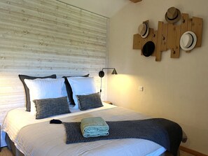 Superior Double Room, Private Bathroom, Garden View - Logis de La Brumanderie (Fontcouverte)