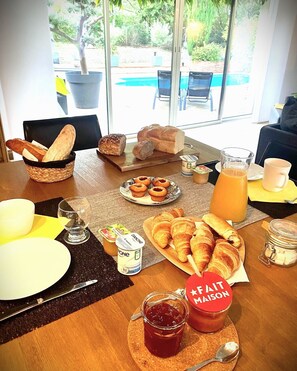 Desayuno (con cargo)