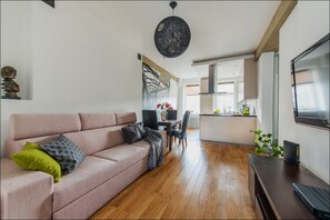 City Apartment, 2 Bedrooms | Iron/ironing board, free WiFi - P&O Apartments Chmielna (Warsaw)