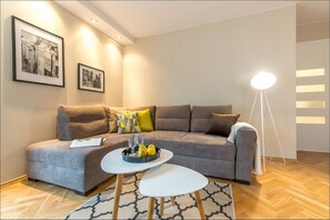 City Apartment, 1 Bedroom | Iron/ironing board, free WiFi - P&O Apartments Chmielna (Warsaw)