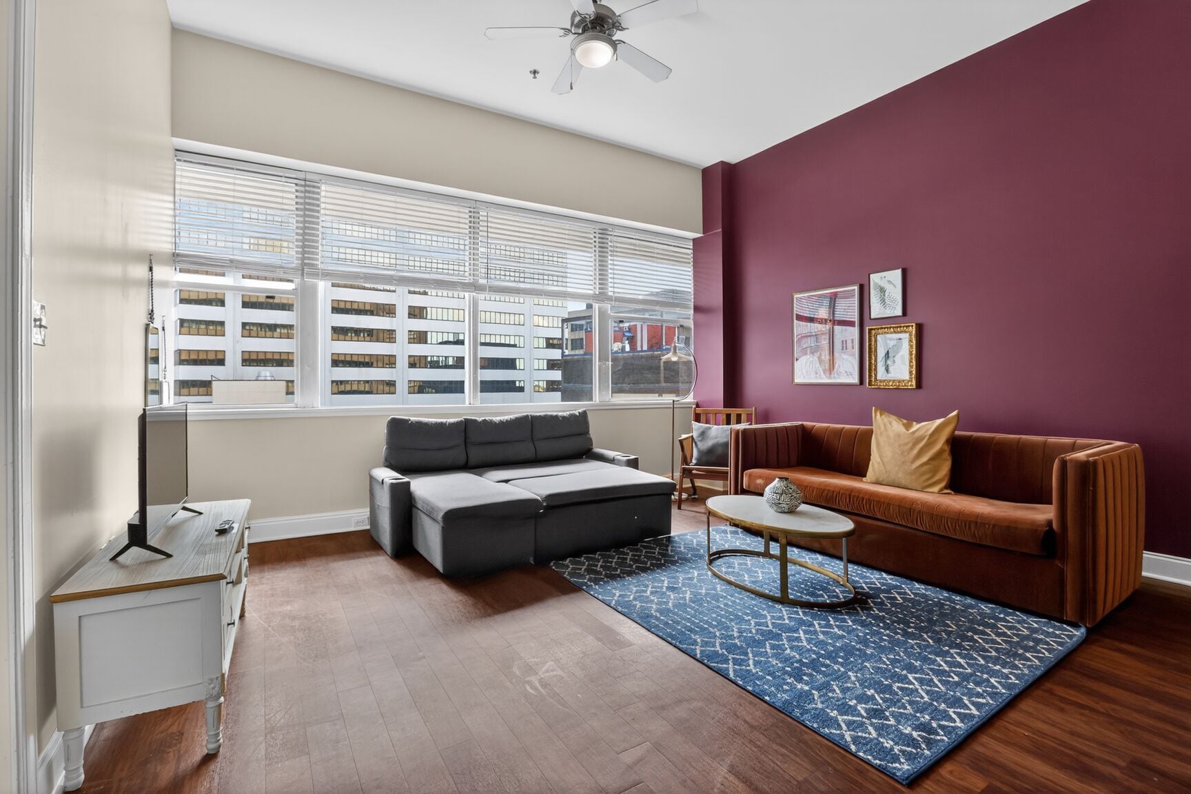 Télévision à écran plat de 36 pouces avec chaînes numériques, télévision