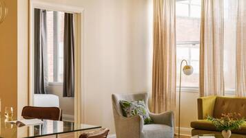 3 bedrooms, individually furnished, laptop workspace, iron/ironing board