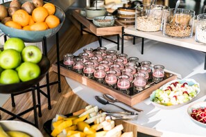 Tägliches großes Frühstück (29.00 EUR pro Person)
