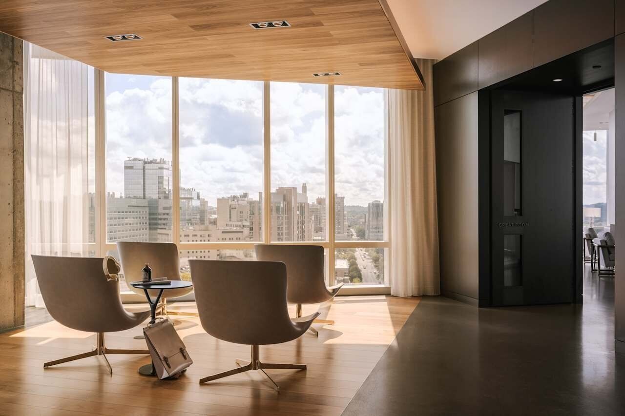 Coin salon dans le hall