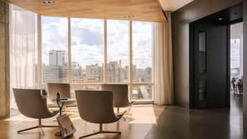 Coin salon dans le hall