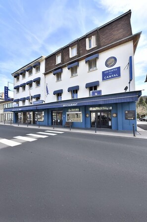 Exterior - Les Portes du Cantal (Massiac)