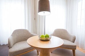 Superior Double or Twin Room, City View | Ruang tamu | TV skrin rata 