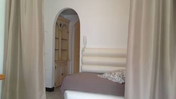 1 bedroom, iron/ironing board, internet, bed sheets