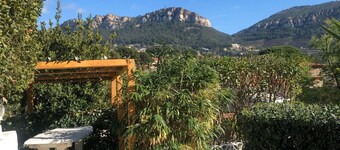   Bougainvillea full center in villa T2 58m2 terrace / garden + private garage