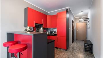 Standard Suite, 1 Queen Bed with Sofa bed | Private kitchenette | Fridge, oven, stovetop, dishwasher