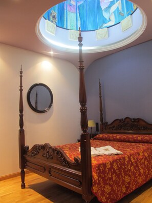 Doppelzimmer (2 adults + 1 child) | Verdunkelungsvorhänge, Bügeleisen/Bügelbrett, kostenlose Babybetten