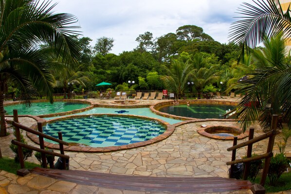 3 outdoor pools, a heated pool - Thermas Paradise Residence (Rio Quente)