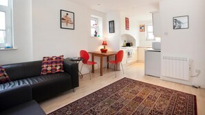 Flat-screen TV - Magdala Apartments (Nottingham)