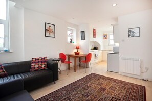 Flat-screen TV - Magdala Apartments (Nottingham)