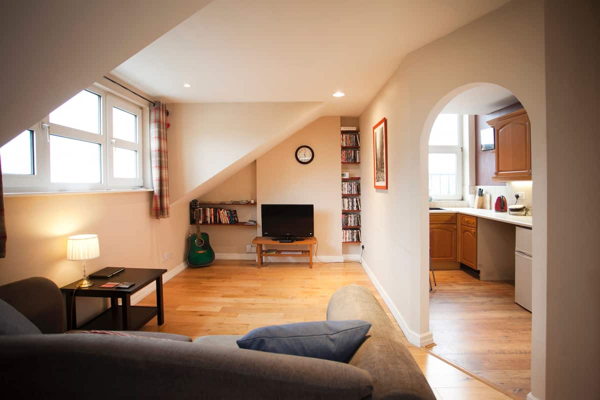 Deluxe Apartment, 1 Double Bed, Garden View | Living area | Flat-screen TV