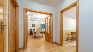 Family Apartment, Multiple Beds (Tamka 1) | Desk, soundproofing, iron/ironing board, WiFi (free) - P&O Apartments Tamka (Warsaw)