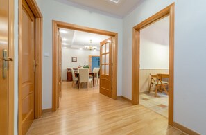 Family Apartment, Multiple Beds (Tamka 1) | Desk, soundproofing, iron/ironing board, free WiFi - P&O Apartments Tamka (Warsaw)
