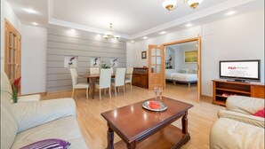 Family Apartment, Multiple Beds (Tamka 1) | Desk, soundproofing, iron/ironing board, WiFi (free) - P&O Apartments Tamka (Warsaw)