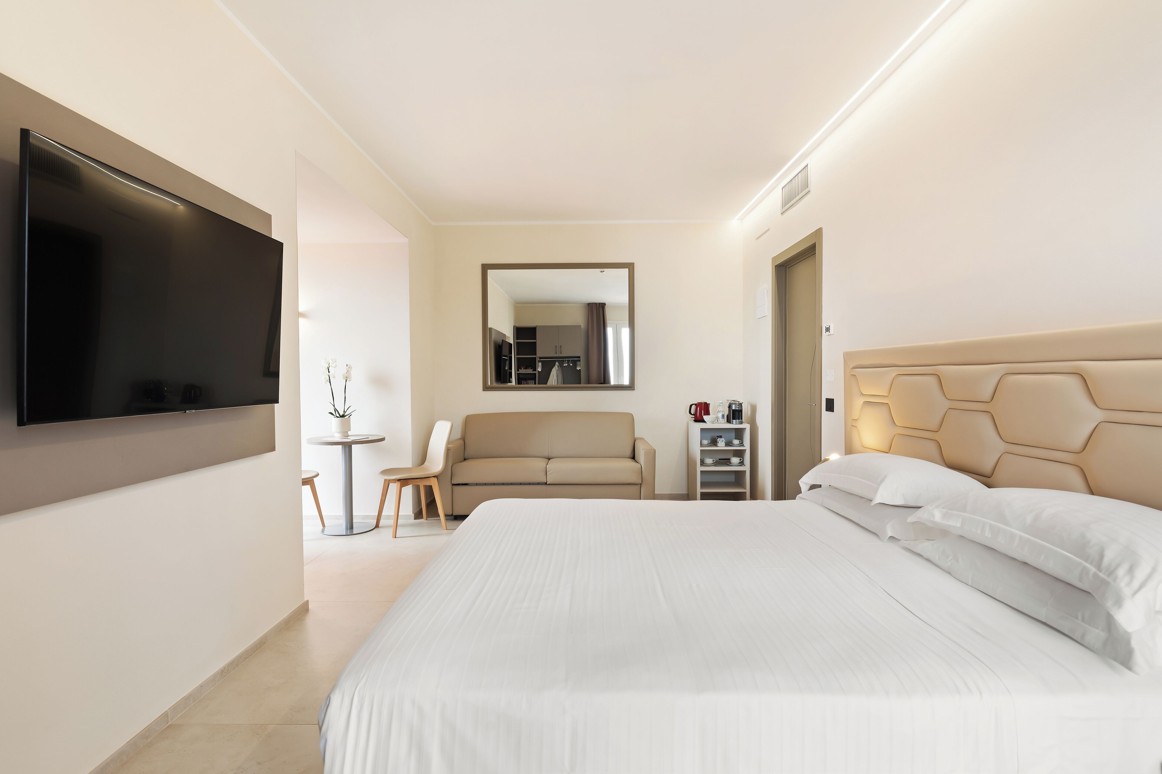 deluxe studio suite | 1 bedroom, premium bedding, down duvets, minibar