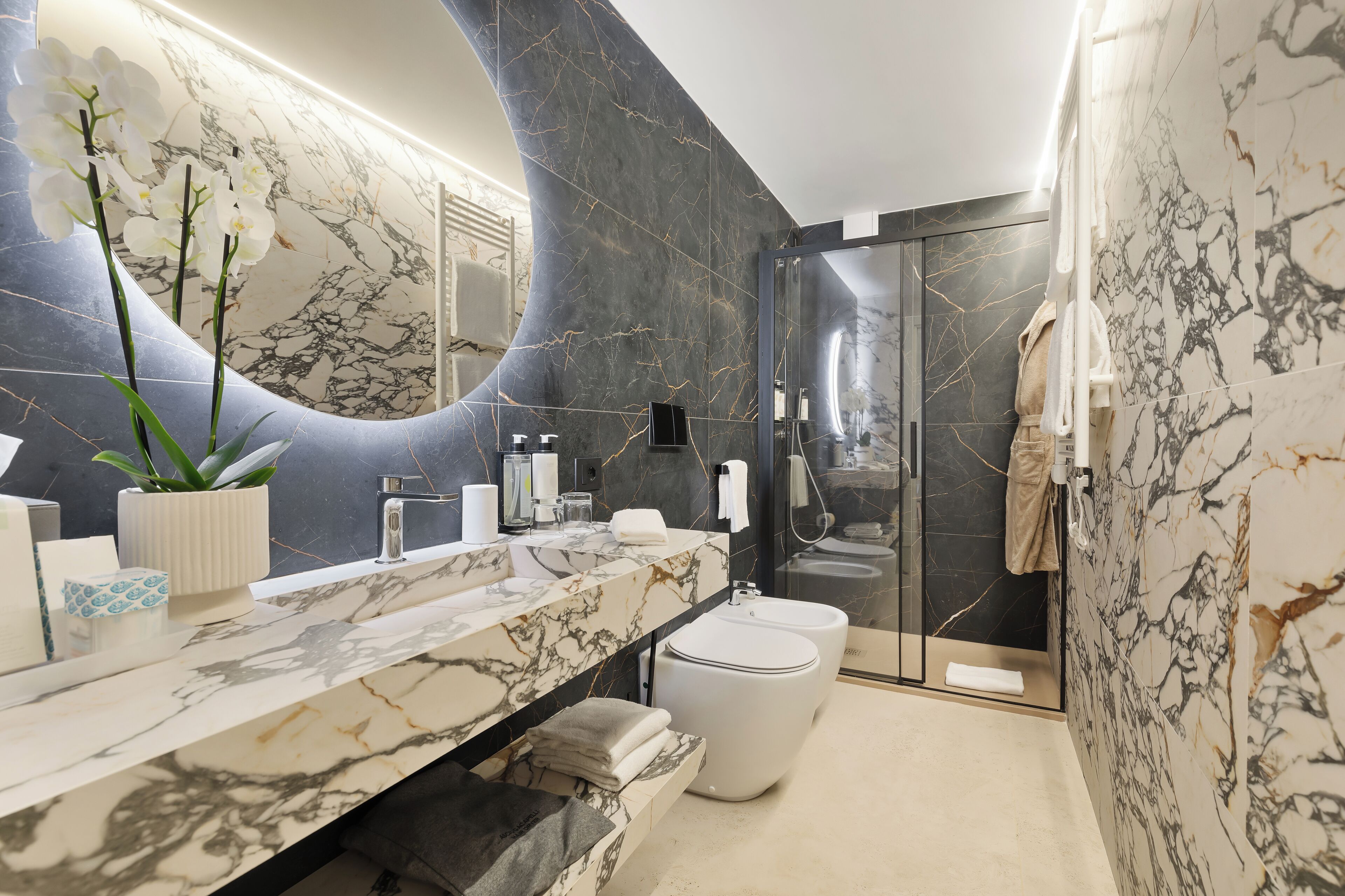 deluxe studio suite | bathroom | shower, free toiletries, hair dryer, bathrobes