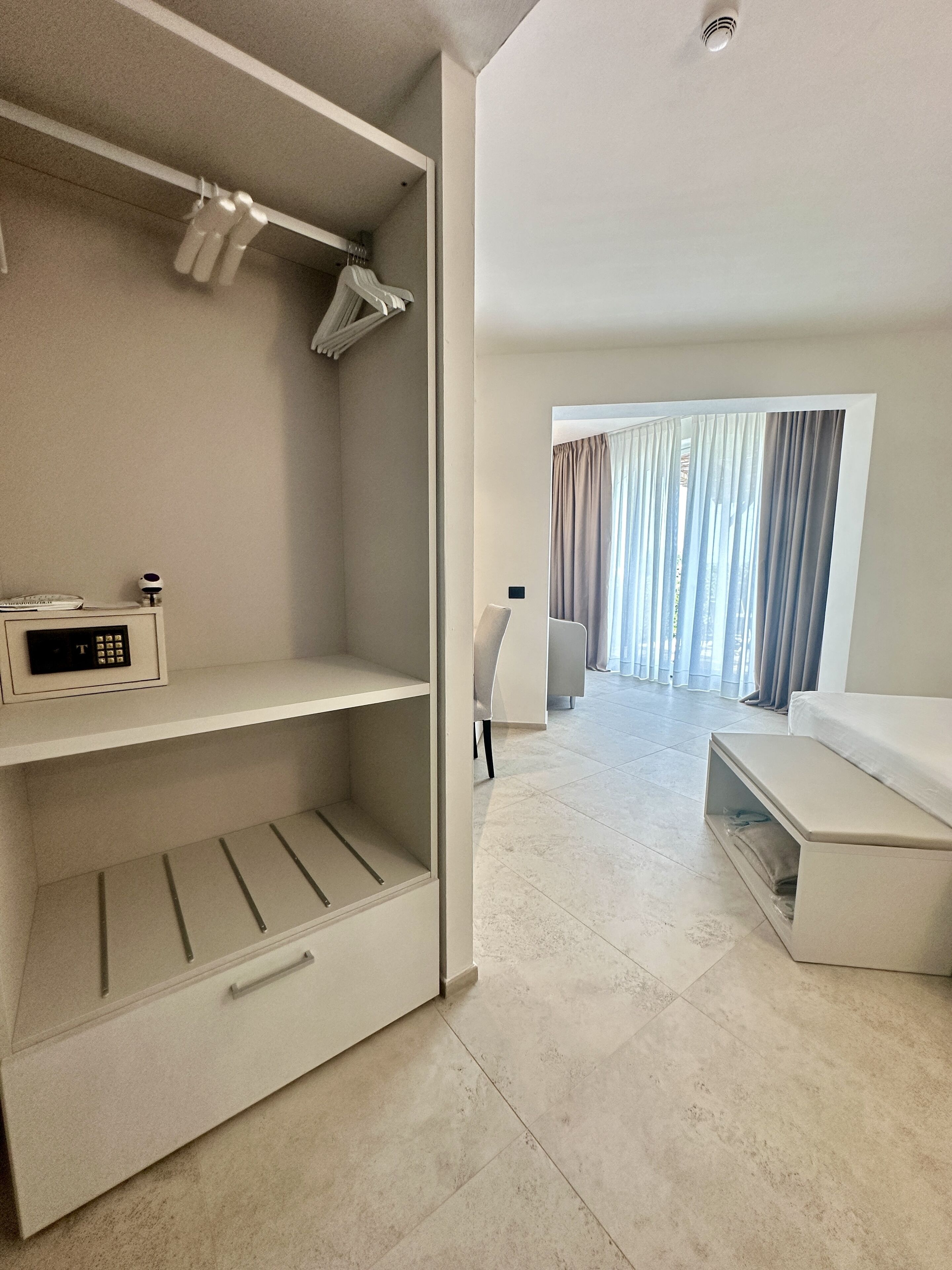 junior room, sea view, ground floor | 1 bedroom, premium bedding, down duvets, minibar