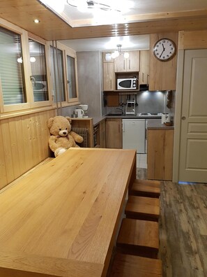 Fridge, microwave, oven, stovetop - LARGE T3 50 sqm Croisette SOUTH full sunny ski at the foot; label 3 flakes OR (Les Belleville)