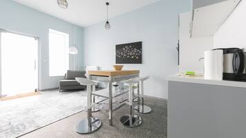 City Apartment, 1 King Bed | 1 bedroom, laptop workspace, iron/ironing board, free cribs/infant beds