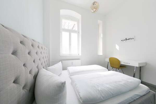 City Apartment, 1 King Bed | 1 bedroom, laptop workspace, iron/ironing board, free cribs/infant beds - Primeflats - Apartment Weissensee (Berlin)