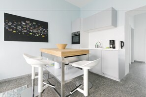 City Apartment, 1 King Bed | Private kitchen - Primeflats - Apartment Weissensee (Berlin)