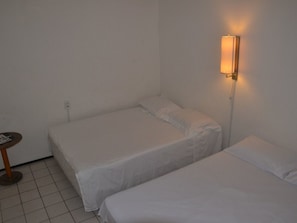Apartment | Iron/ironing board, bed sheets