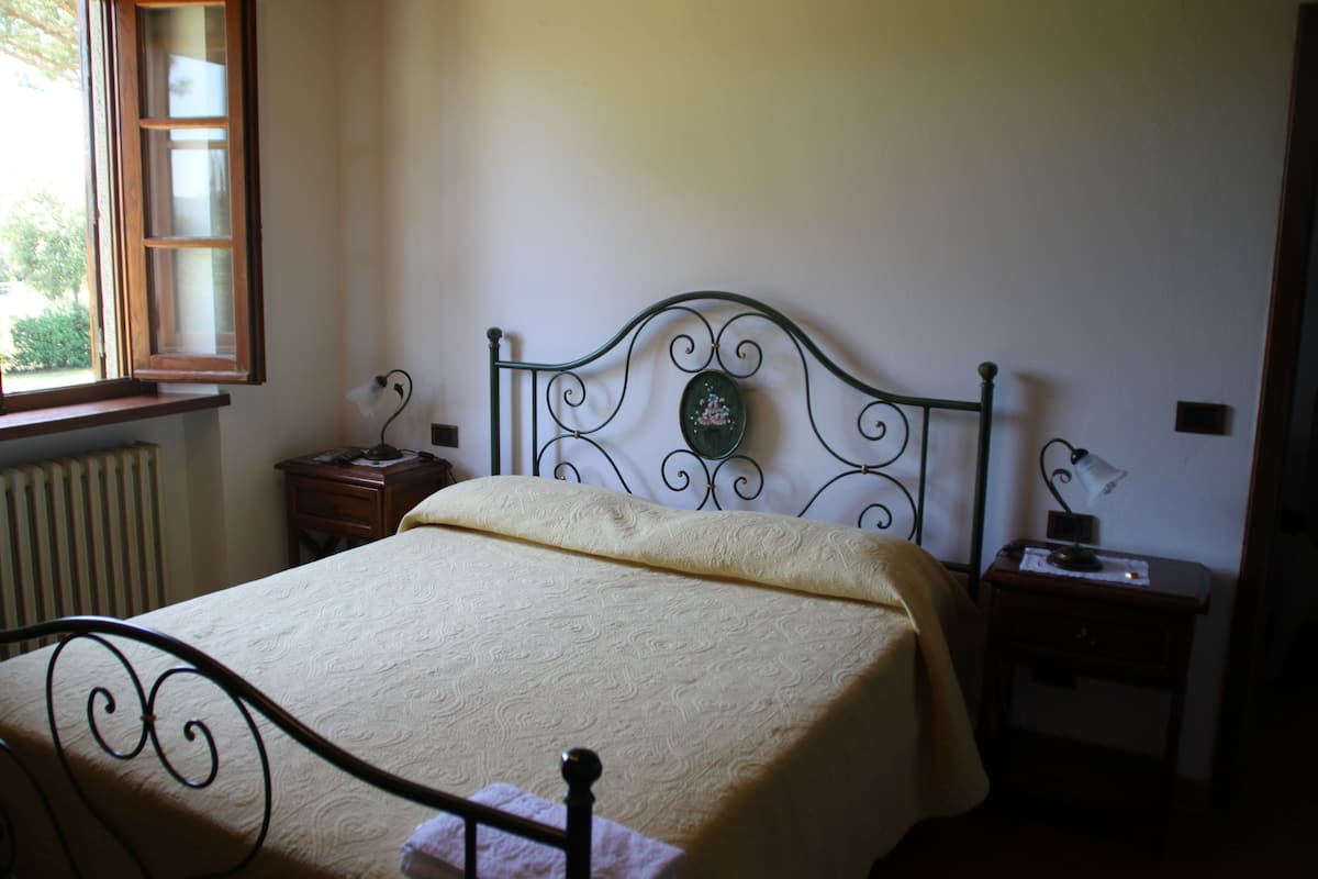 Double Room, Garden View | WiFi (free), bed sheets